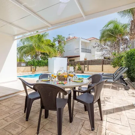 فيلة Pernera Blue